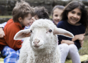 Před Velikonocemi se dětem zjevuje Daránek