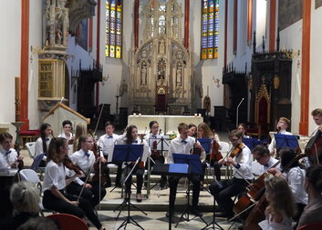 Benefiční koncert Smiling String Orchestra pro indické děti vynesl téměř 15 tisíc korun