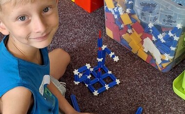 I stavitel je potřeba.