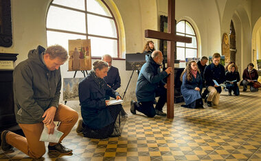 Křížová cesta rodičů, kteří přišli o dítě