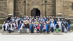 Tříkrálová sbírka v Chrudimi, když se králové a královny vydají na cestu pro druhé